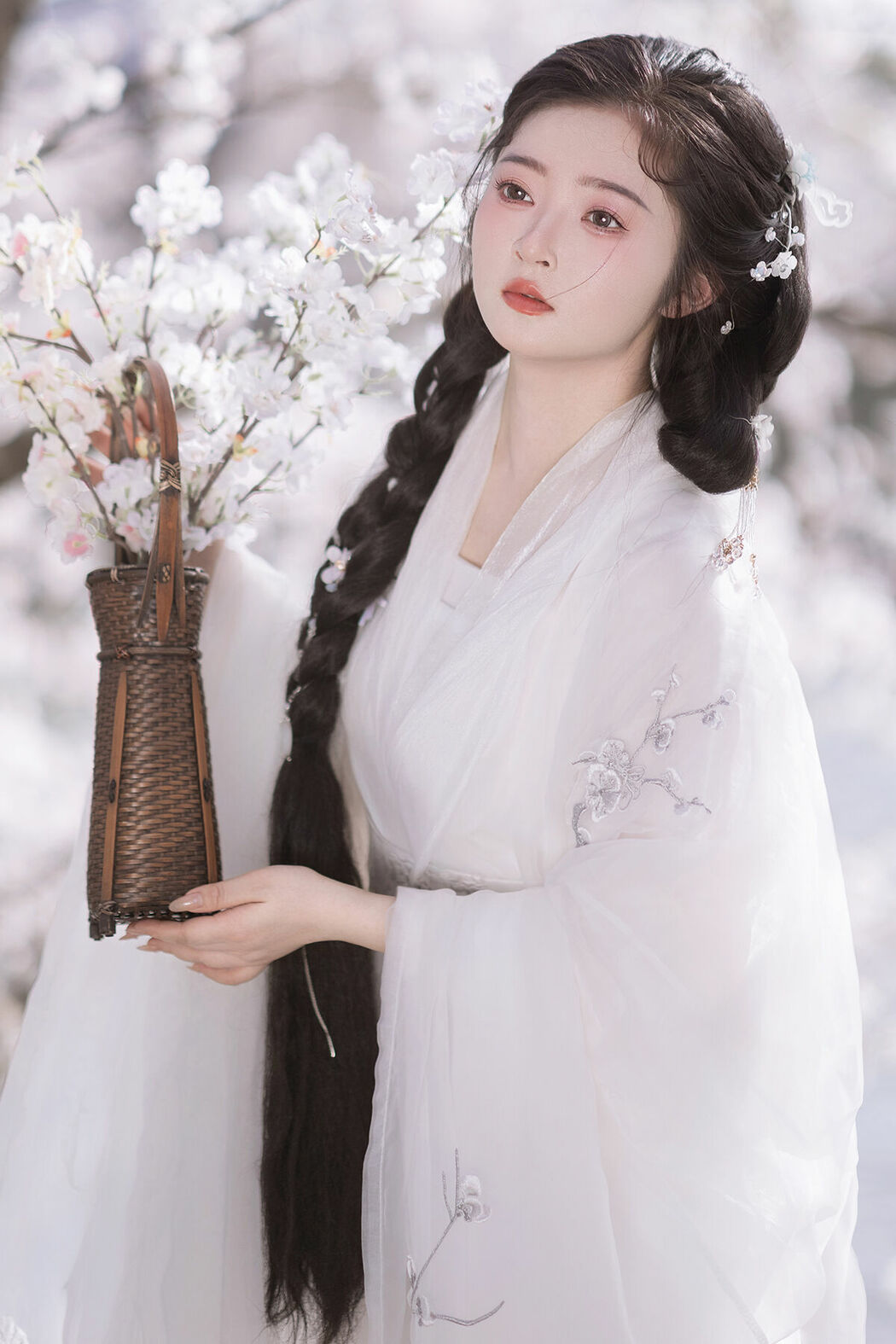 YiTuYu艺图语 Vol.9328 Bi Qi Bao Zui Piao Liang De Nu Ren (31P)