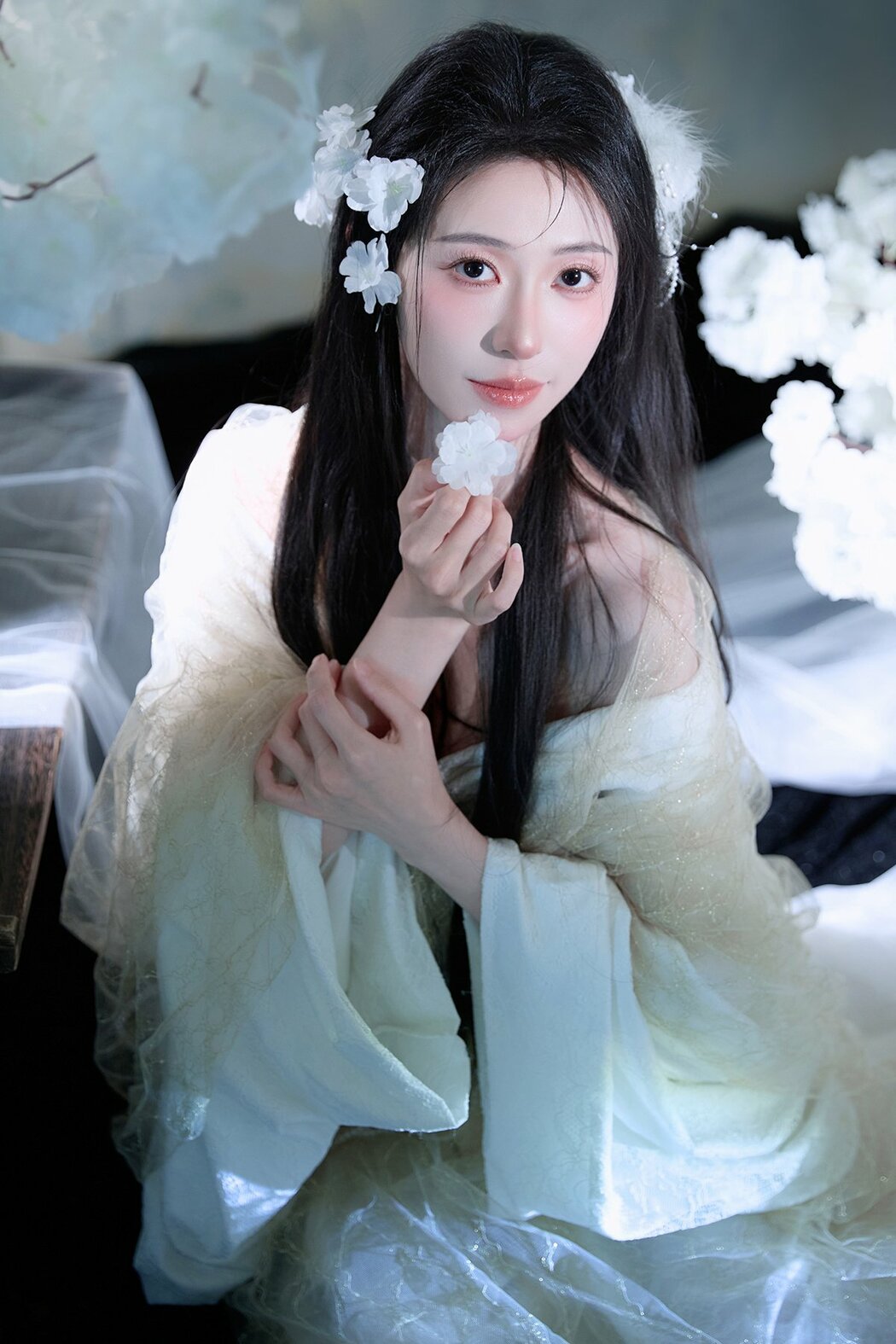 YiTuYu艺图语 Vol.8929 Fen Mian Gu Niang (15P)