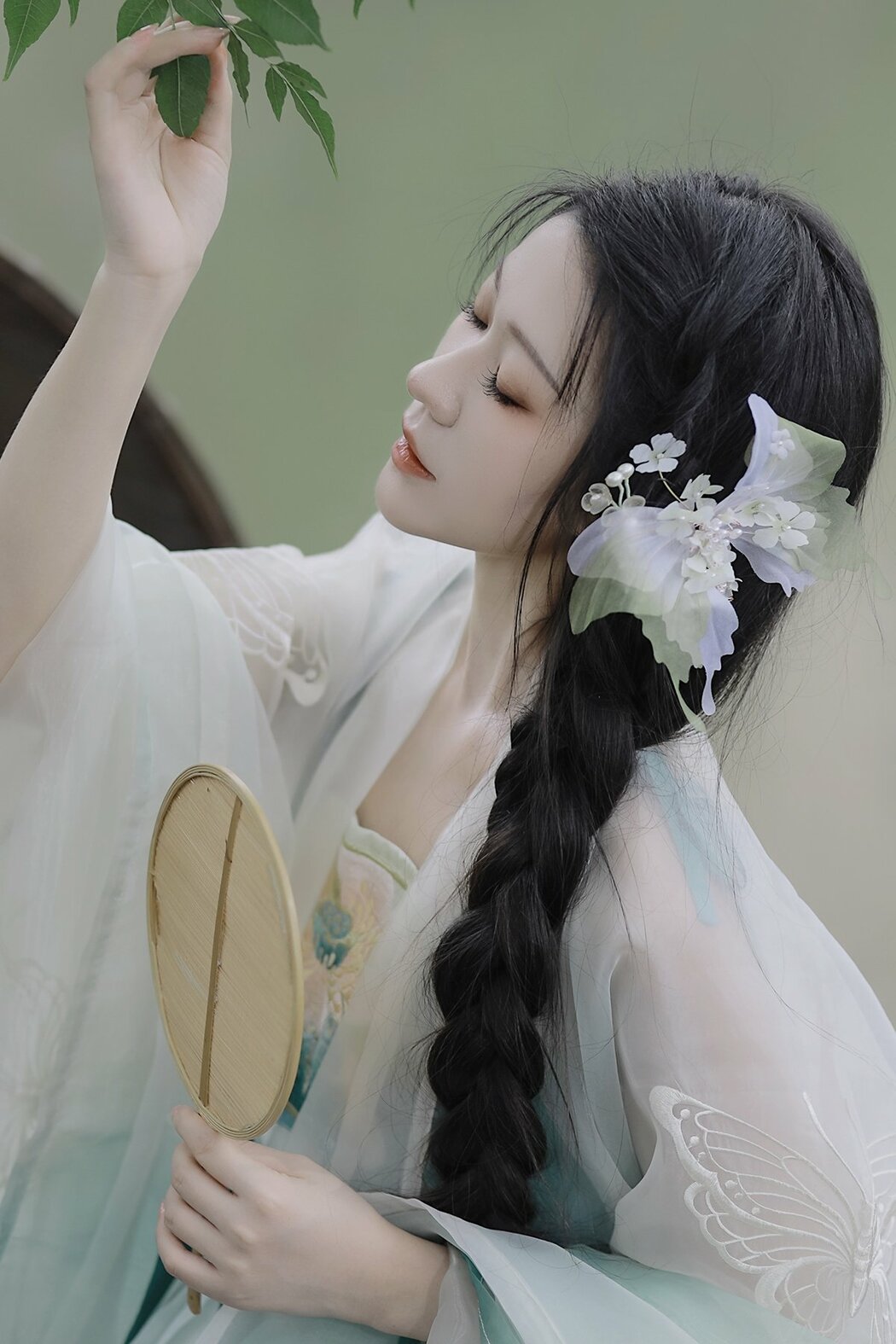 YiTuYu艺图语 Vol.8711 Wu Yue (16P)