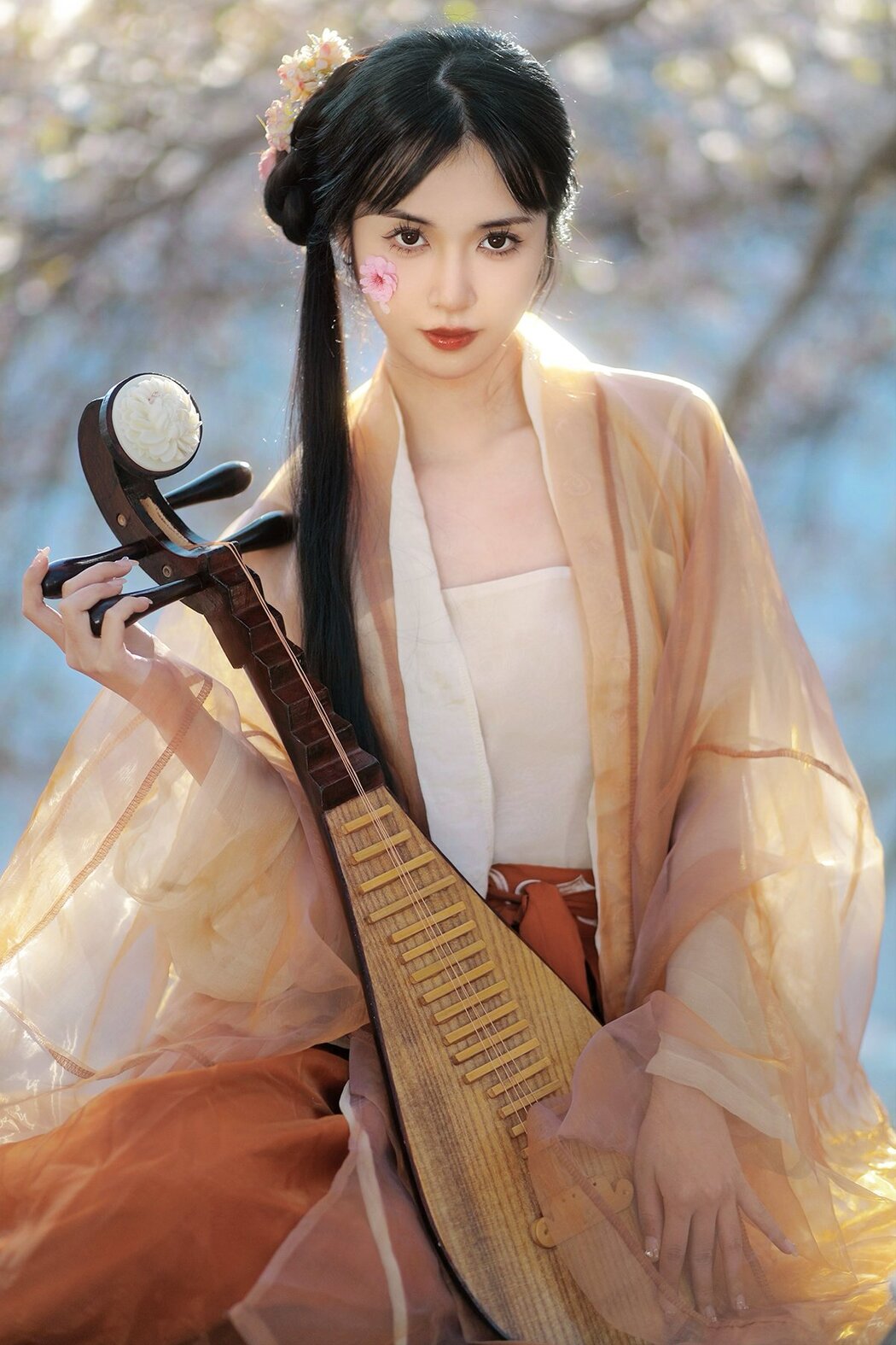YiTuYu艺图语 Vol.8617 Jian Ying Tao Nai (32P)