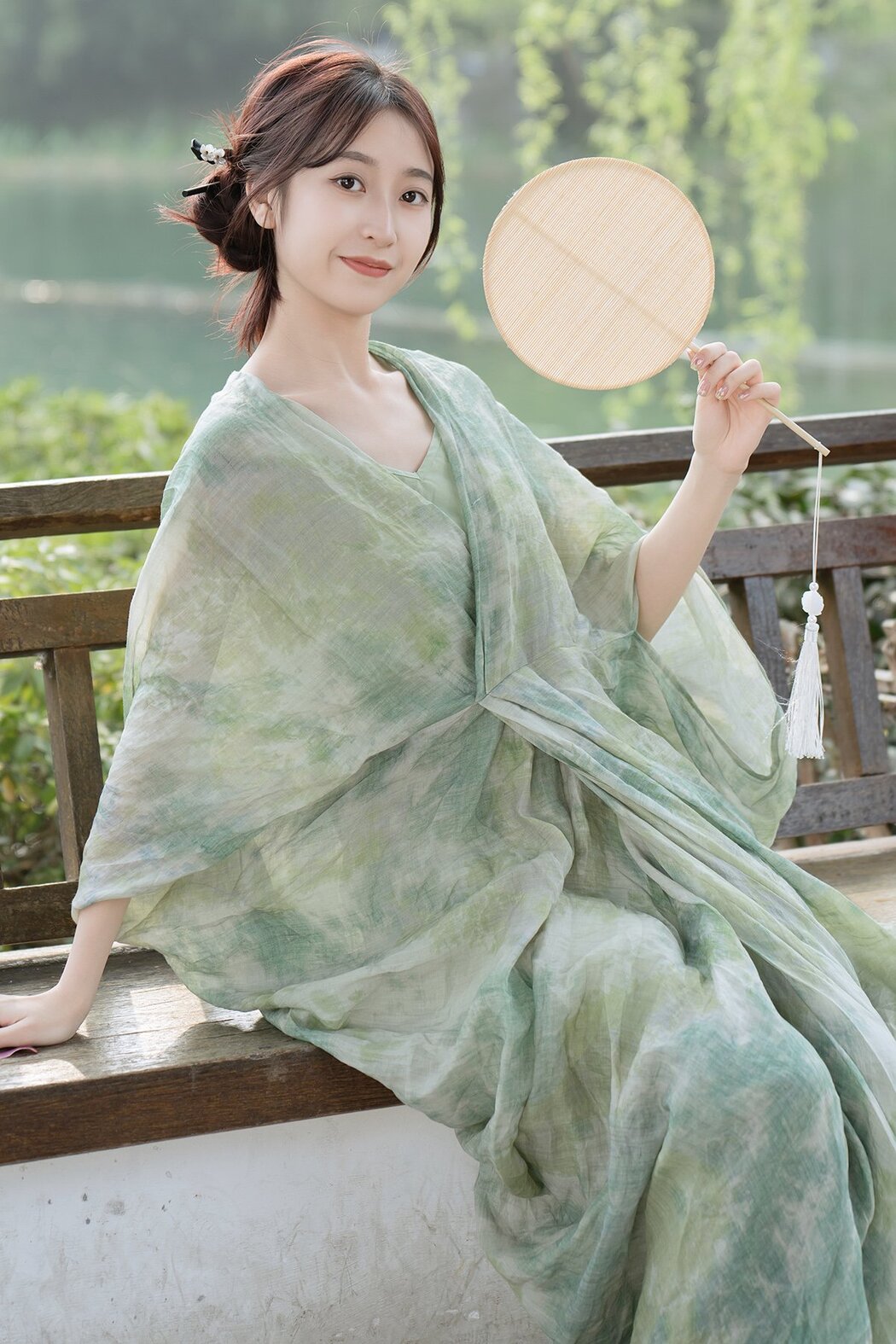 YiTuYu艺图语 Vol.8571 Xiao He (23P)