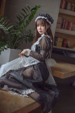 亚马逊鲶鱼 - 黑色透明女仆
