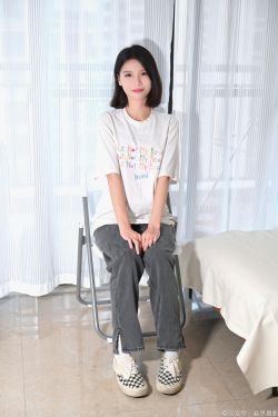 凝思摄影 No.042 小睿 - T恤、短白袜、平底鞋