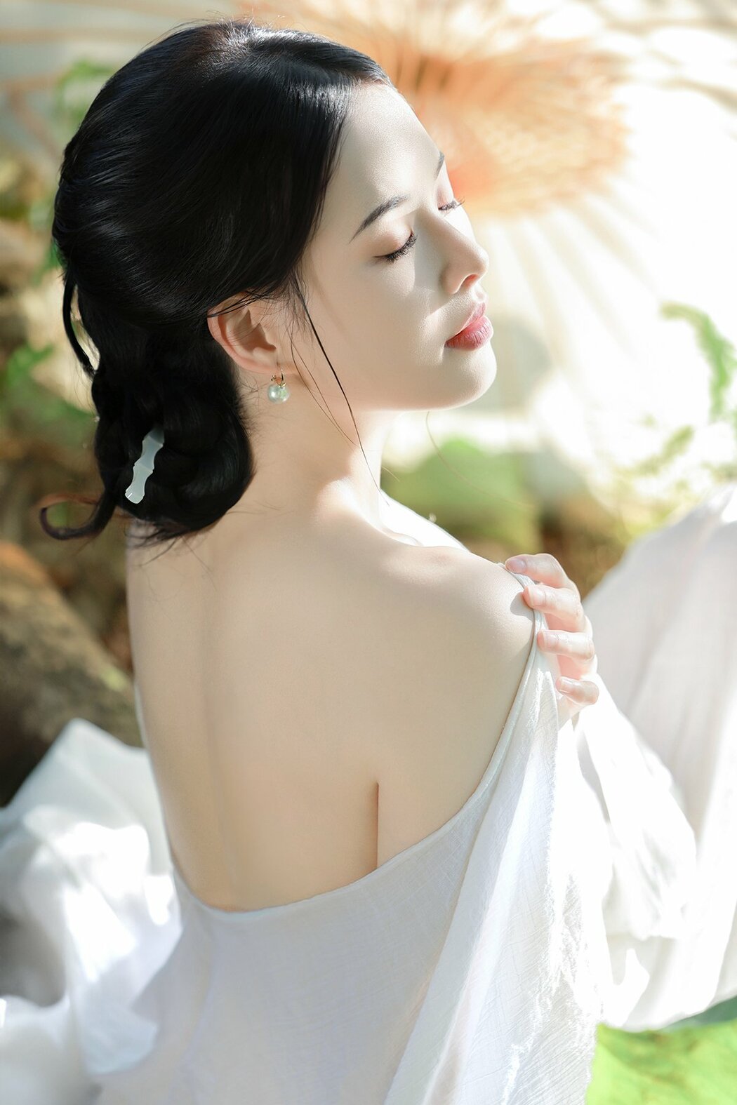 YiTuYu艺图语 Vol.10423 Yi Ming (18P)