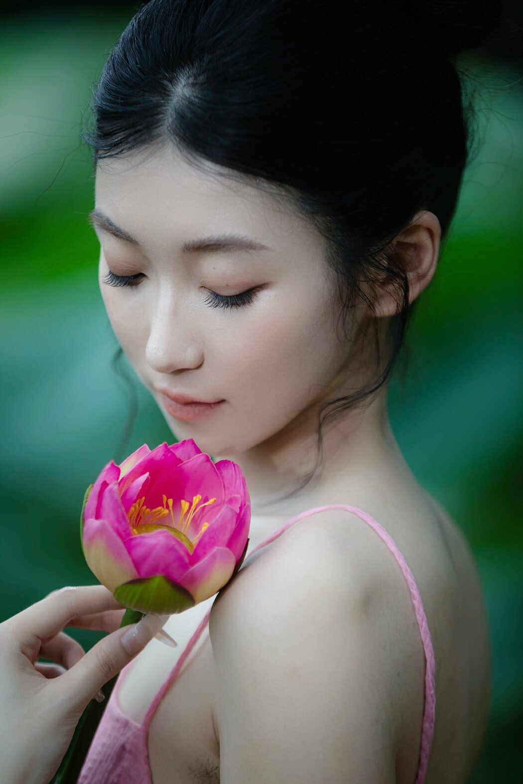 YiTuYu艺图语 Vol.9702 Niu Pai Xiao Wang Zi (16P)