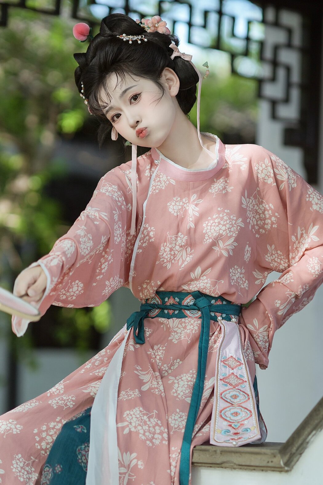 YiTuYu艺图语 Vol.10251 Tian Xin Ya Ya (18P)