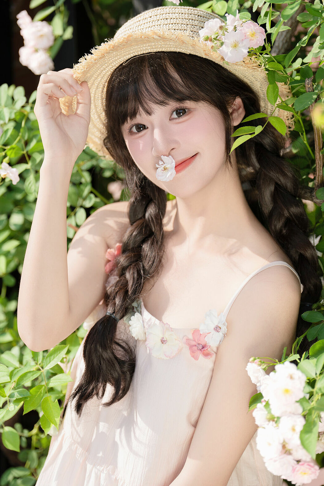YiTuYu艺图语 Vol.9275 Xia Yu Xiao Nian (25P)