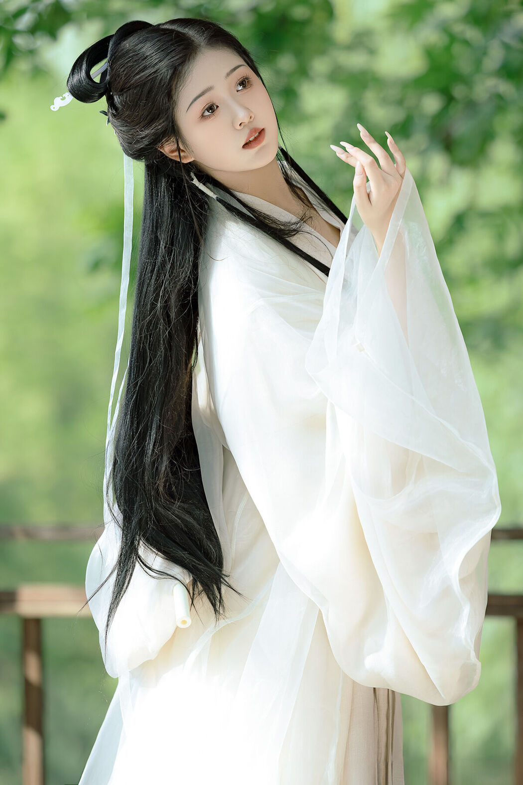 YiTuYu艺图语 Vol.8137 若韵 (17P)