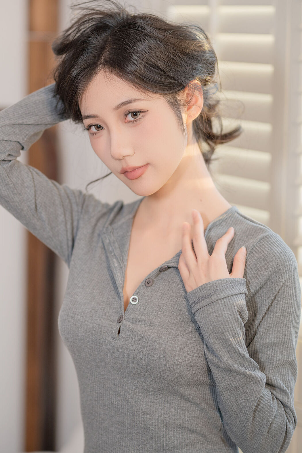 YiTuYu艺图语 Vol.8302 o1ne万 (25P)