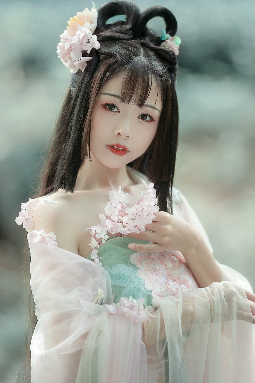 YiTuYu艺图语 Vol.10151 Yun Yun De Hei Yan Quan Er (22P)