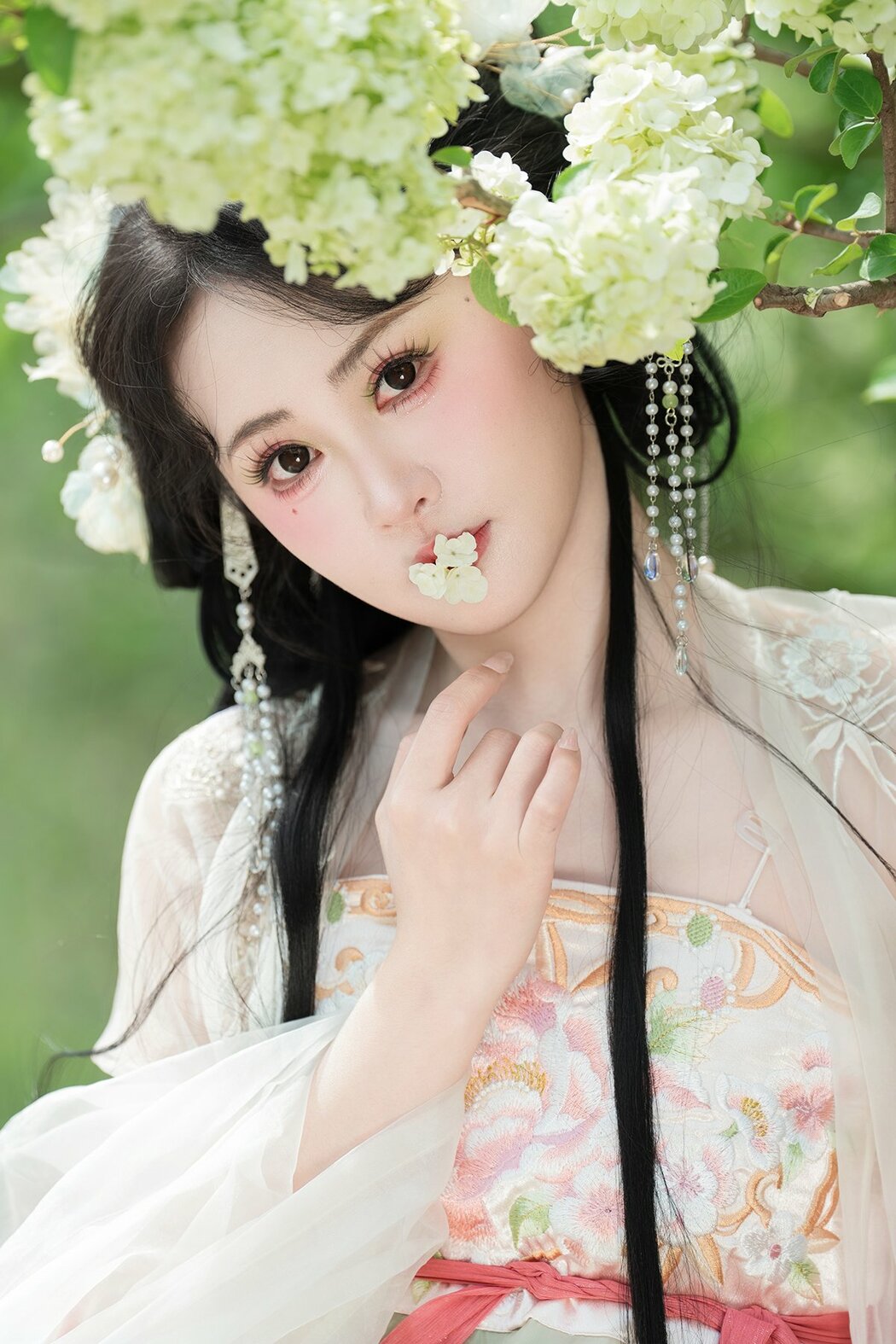 YiTuYu艺图语 Vol.8889 Jiao Yi Zhi Sui Sui (34P)