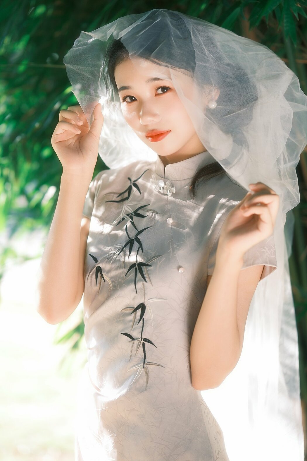 YiTuYu艺图语 Vol.10336 Fei Teng De Mi Zhou (12P)