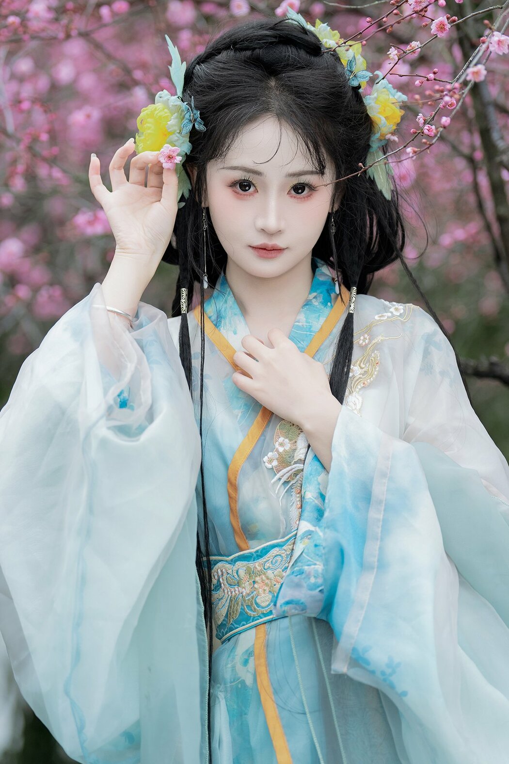 YiTuYu艺图语 Vol.8870 Jiao Yi Zhi Sui Sui (32P)