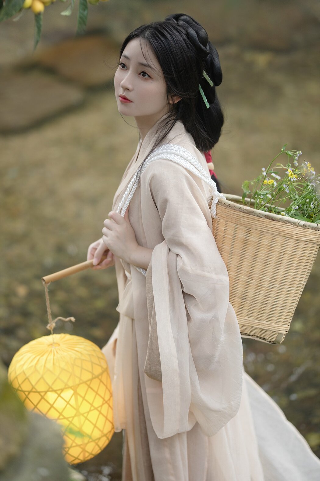 YiTuYu艺图语 Vol.10020 Xiao Wen Nuan Xiang Yao Ge Da Tai Yang (18P)
