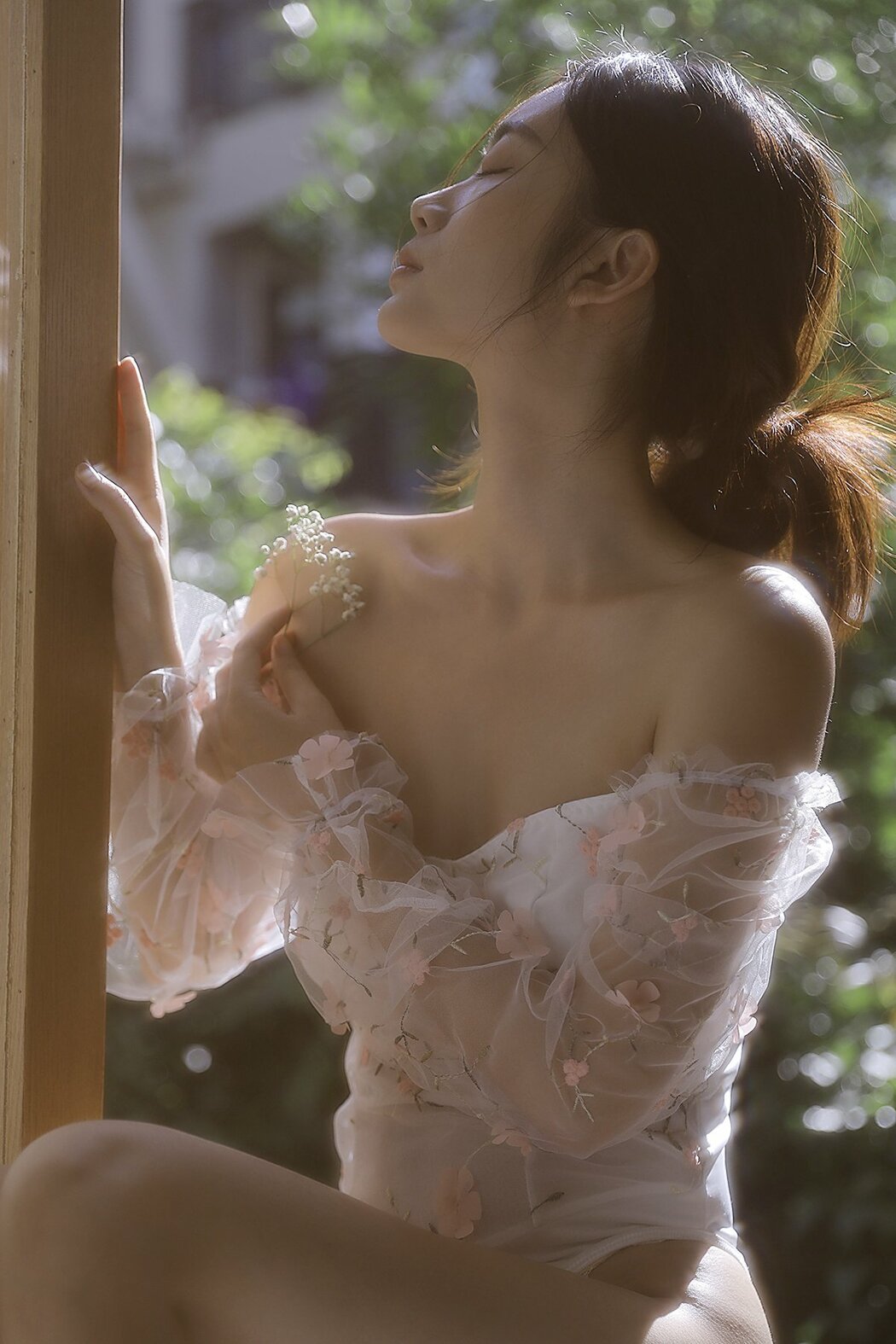YiTuYu艺图语 Vol.10130 Liu Liu (16P)