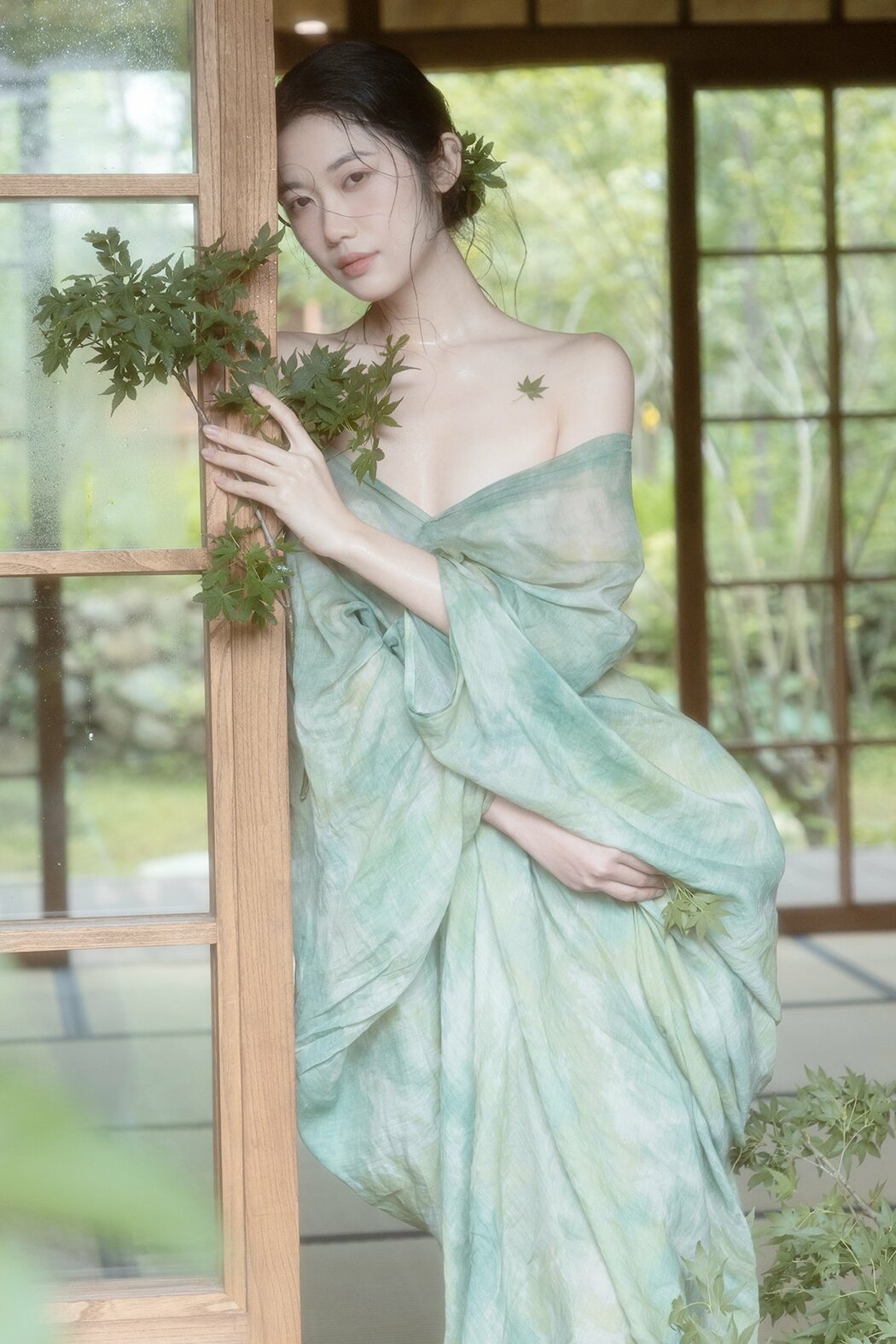 YiTuYu艺图语 Vol.10094 Fei Sato Ni Ni (19P)