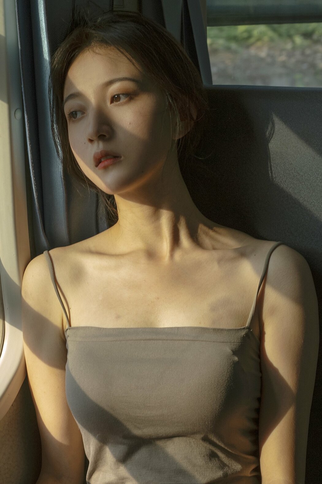 YiTuYu艺图语 Vol.10029 Yi Zhi Song Song (17P)