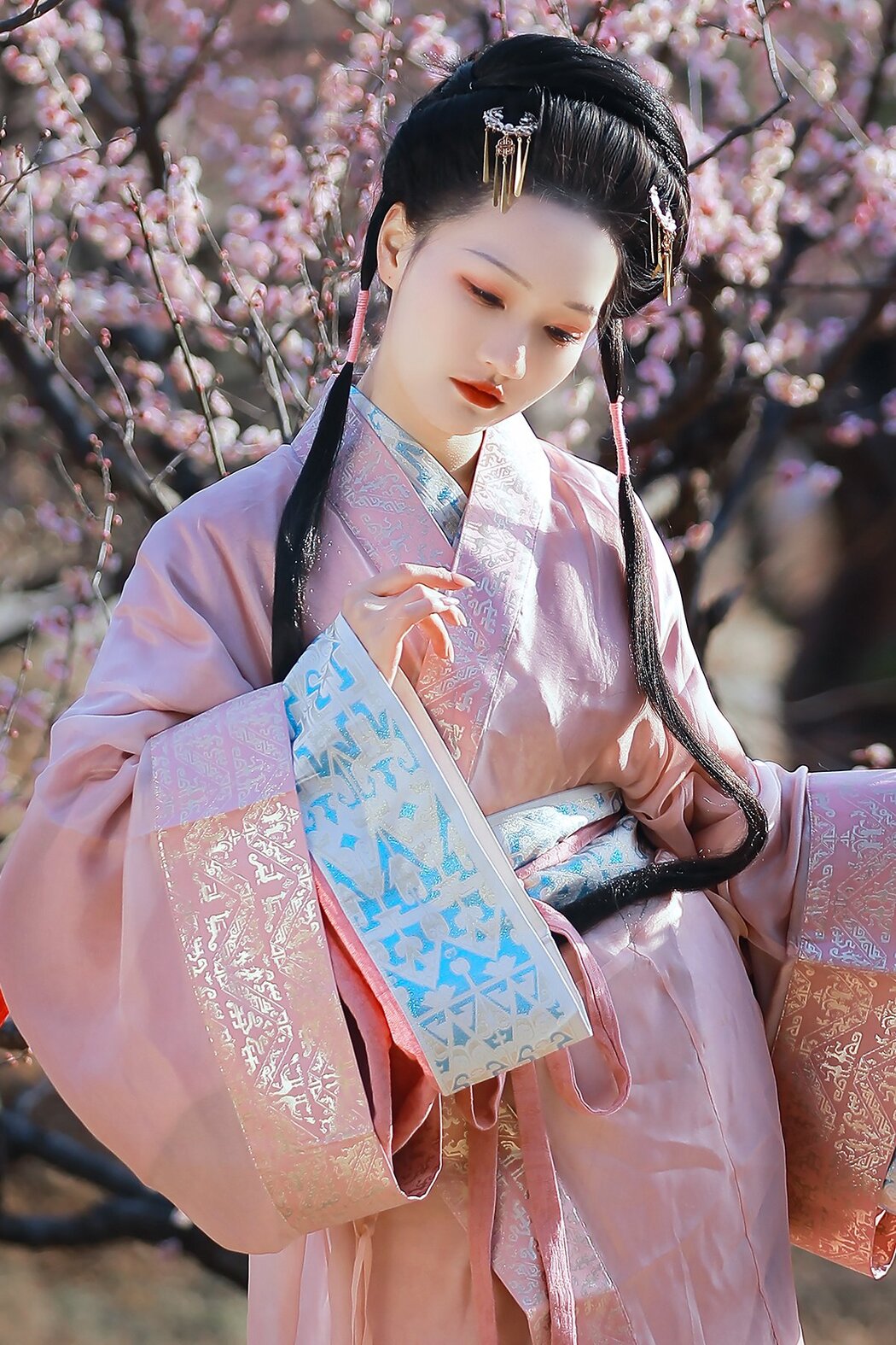 YiTuYu艺图语 Vol.8532 Fen Xiang Xiao Ye (23P)