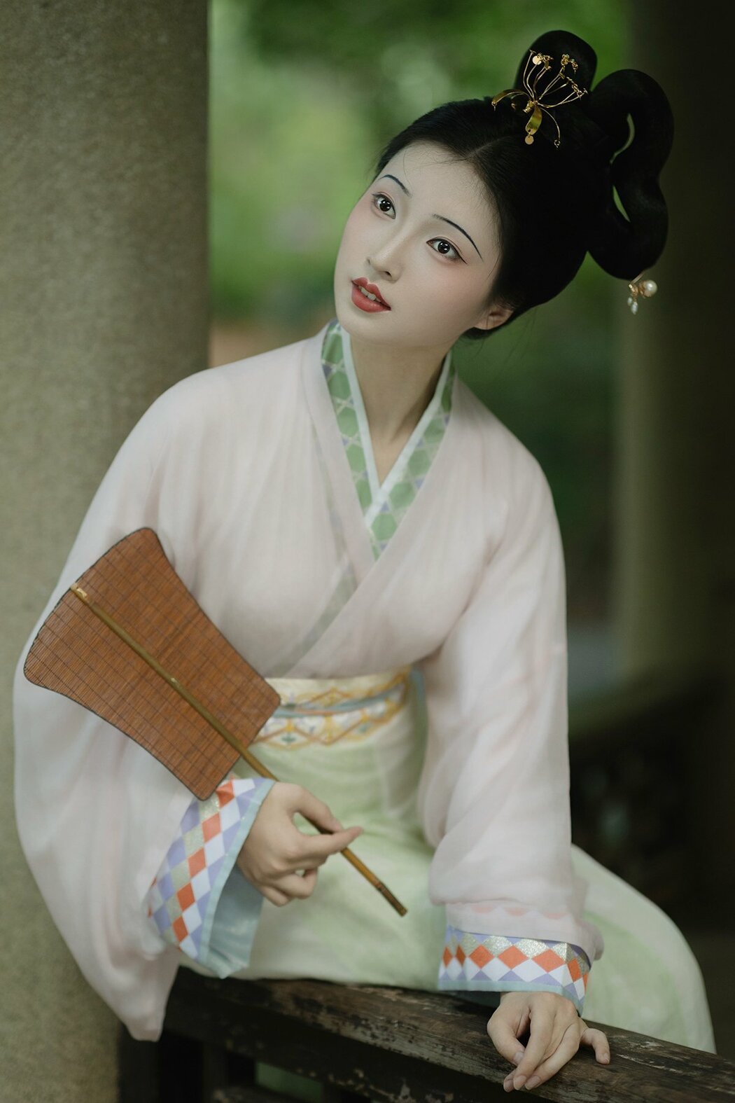 YiTuYu艺图语 Vol.10483 Qi E Rong Rong (51P)