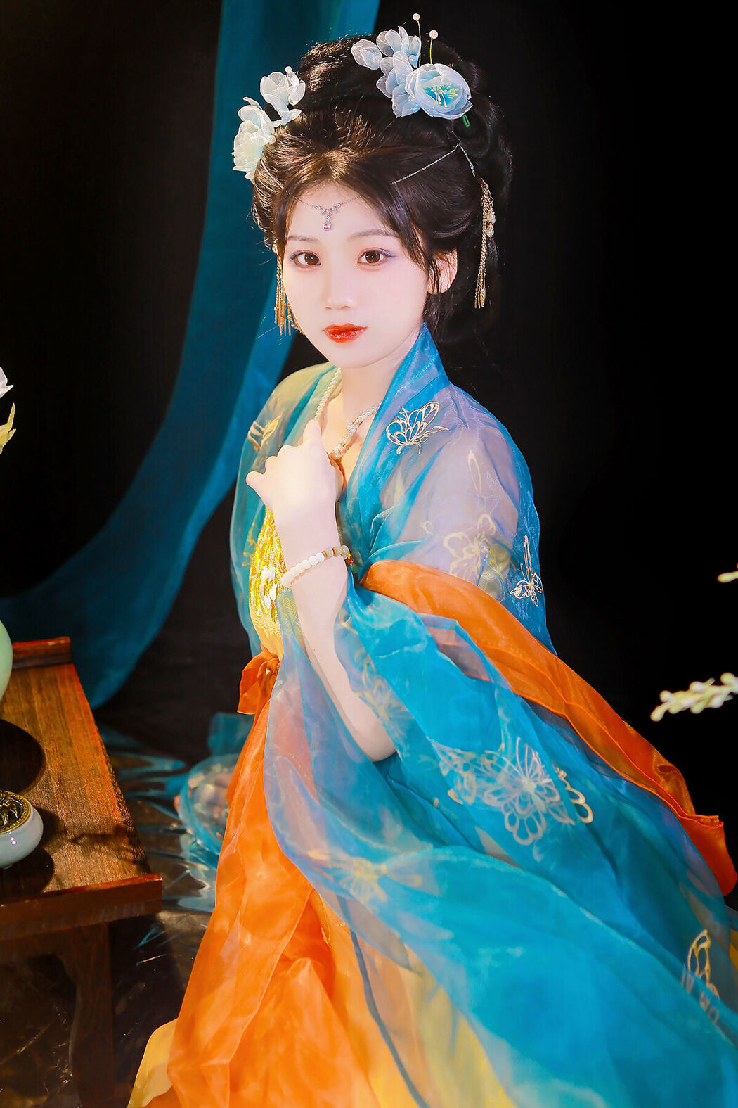 YiTuYu艺图语 Vol.8104 周周Ay (23P)