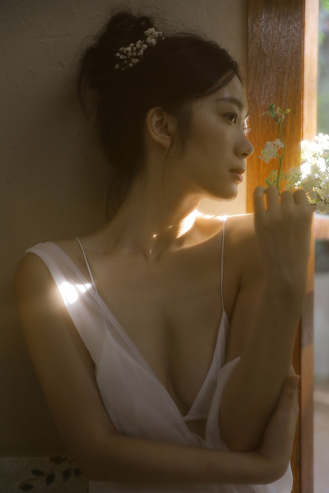 YiTuYu艺图语 Vol.10305 Liu Liu (14P)