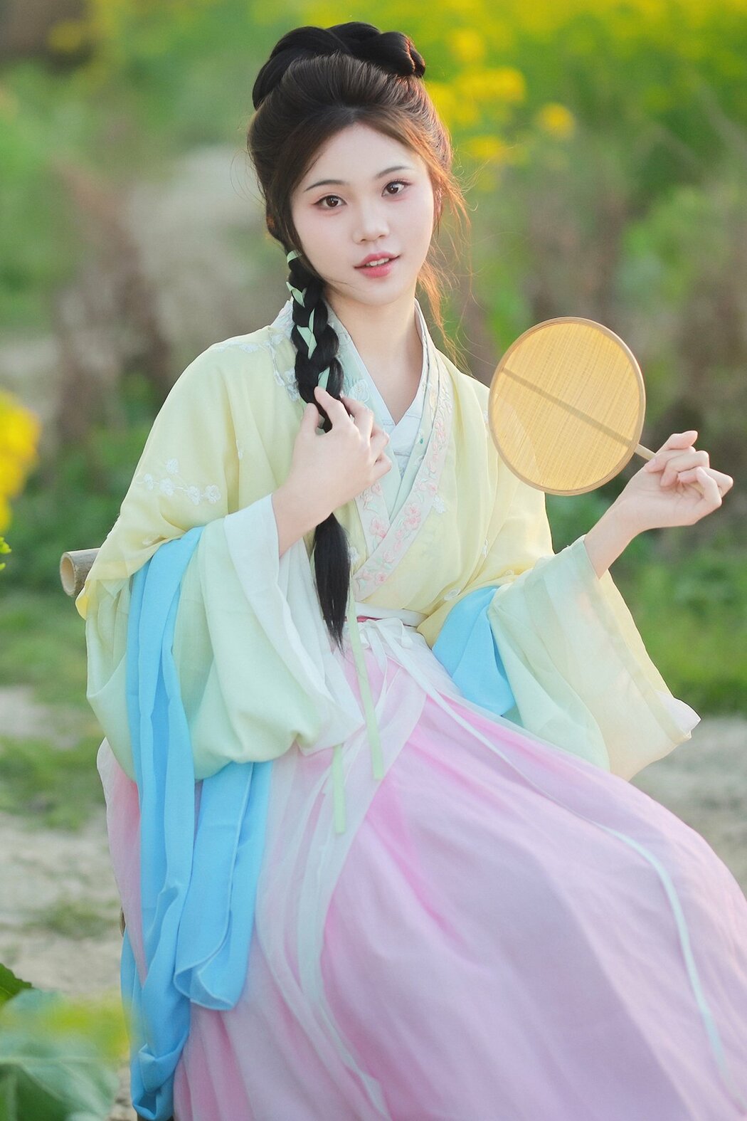 YiTuYu艺图语 Vol.10139 Jin Tian Yao Qu Hua Zhuang Ling (14P)