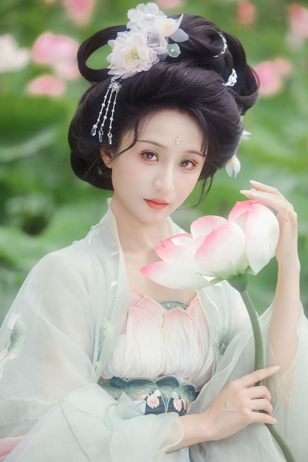 YiTuYu艺图语 Vol.7467 Piao Piao Bu Chi Cao