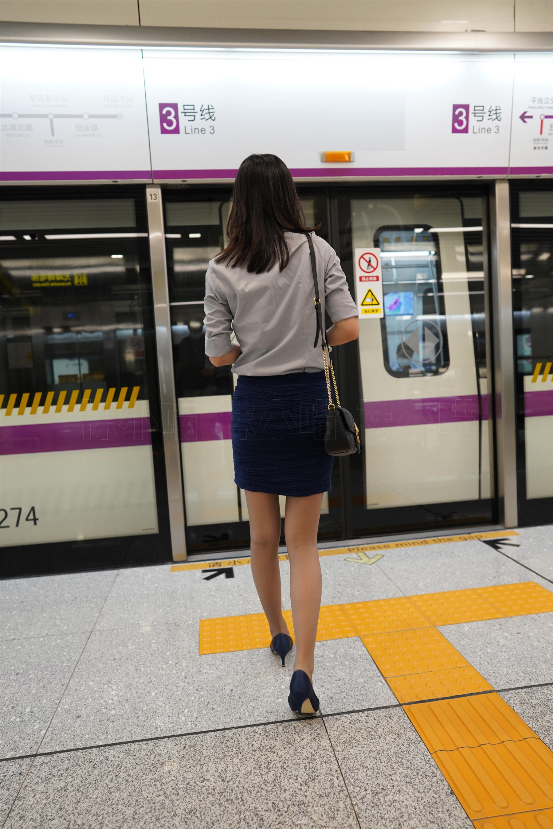 [袜小喵] KT187 地铁偶遇