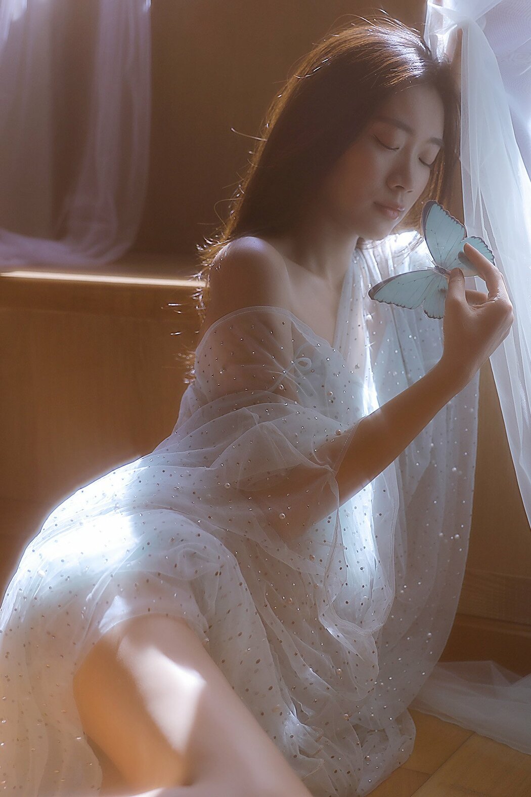 YiTuYu艺图语 Vol.9943 Liu Liu (16P)