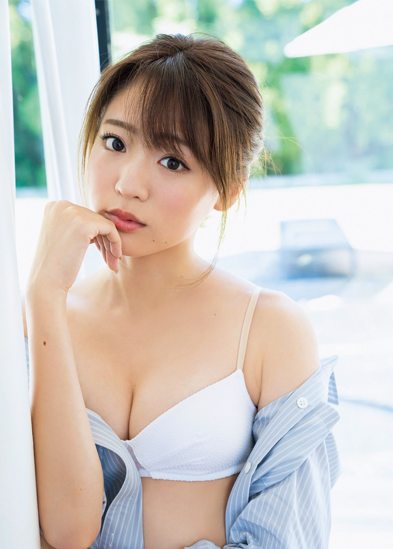 [FRIDAY] 志田友美 《夢みるアドレセンス ビキニで魅せた「最強美脚」》写真