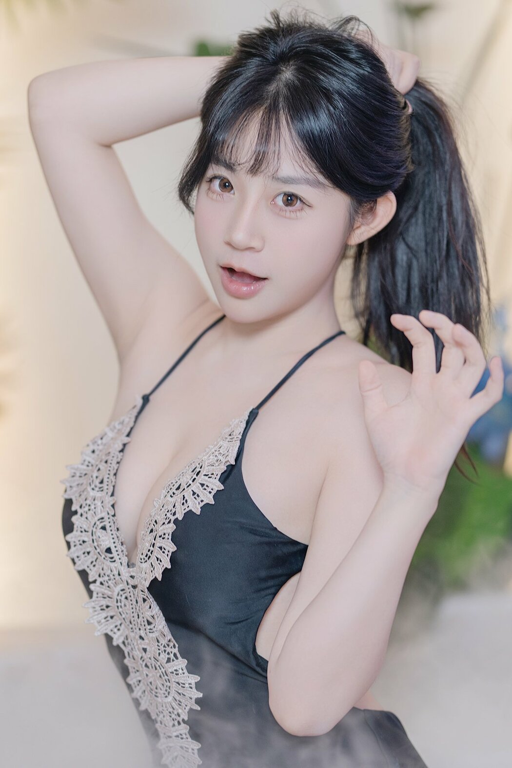 YiTuYu艺图语 Vol.9964 Yi Yuan Tong Xue Jodie (42P)