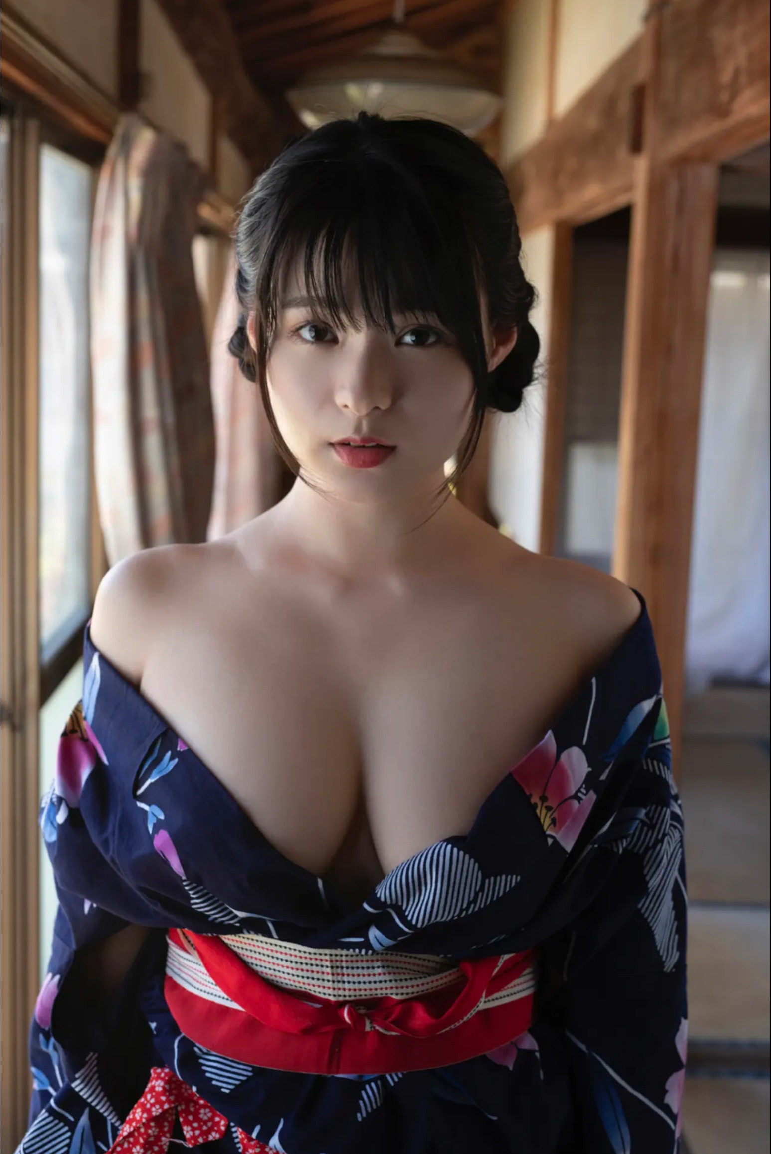 星名美津紀「浴衣を脱いで…」　ＦＲＩＤＡＹデジタル写真集
