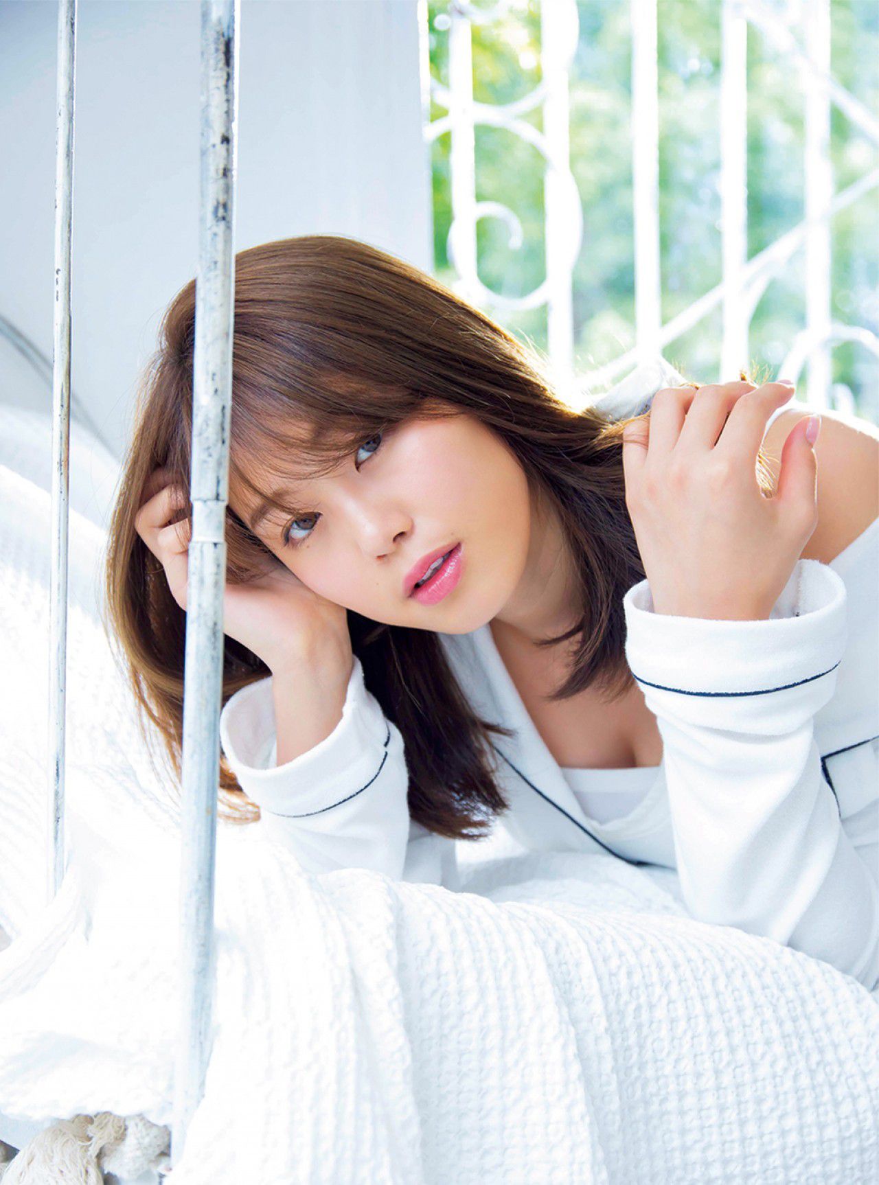[FRIDAY] 稲村亜美 《グラビア復活「神ボディ」》写真