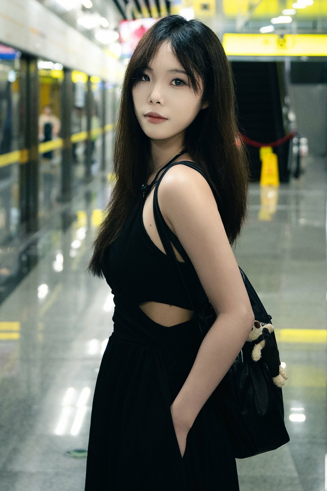 YiTuYu艺图语 Vol.9745 Su Da Bing Gan (18P)