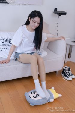 甜予摄影 No.072 澜澜 - 帆布鞋、白棉袜、踩蜡笔小新玩偶剧情