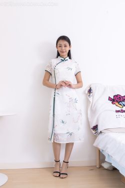 物恋传媒 No.2321 岚岚 - 高跟凉鞋、薄肉丝、抹婴儿油以及踩香蕉剧情