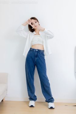物恋传媒 No.2432 橙子 - 运动鞋、白棉袜、裸足