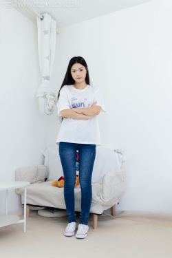 物恋传媒 No.2329 小竹 - 帆布鞋、白船袜、肚子疼揉肚子剧情