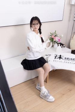 BoBoSocks袜啵啵 No.368 甜甜圈 -运动鞋、白棉袜、油亮肉丝