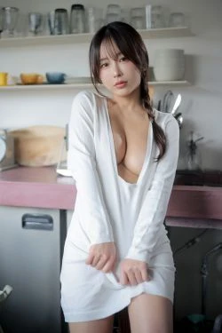 いくみ – (193iKkyu3) [Fantia] [2026.04.19] A Revealing Dress and Then…
